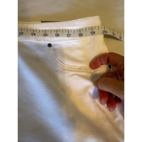Chicos Jegging Capri Denim Sz 18/ Sz 3.5 No Stain Pull On White Stretchy NEW - Picture 9 of 13